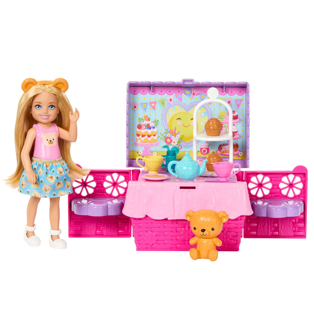 Muñeca Chelsea Barbie con cesta de pícnic transformable y accesorios de fiesta de té - 2
