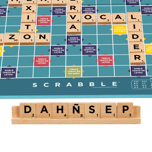 Juego de mesa Scrabble Mattel con fichas y atriles de madera - 3