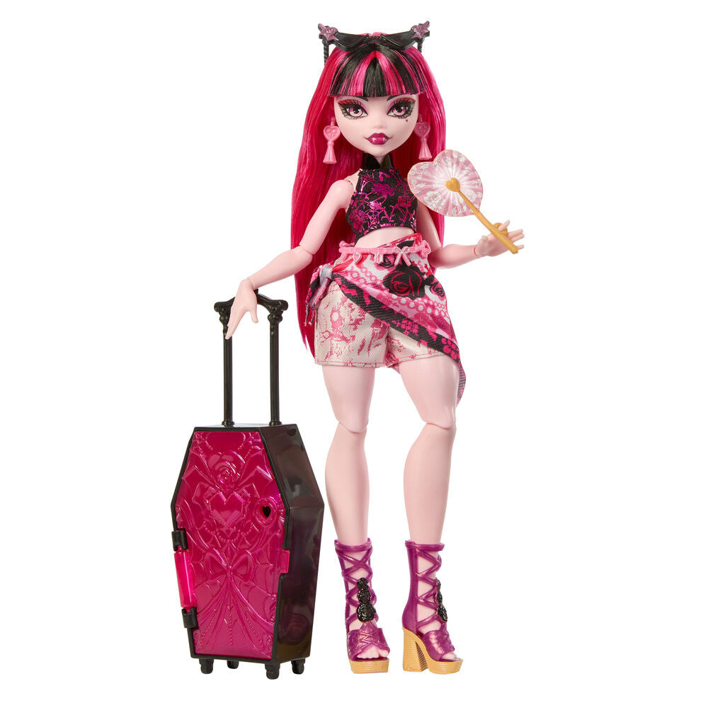 Muñeca Draculaura Monster High junto a su estuche de viaje rosa - 3