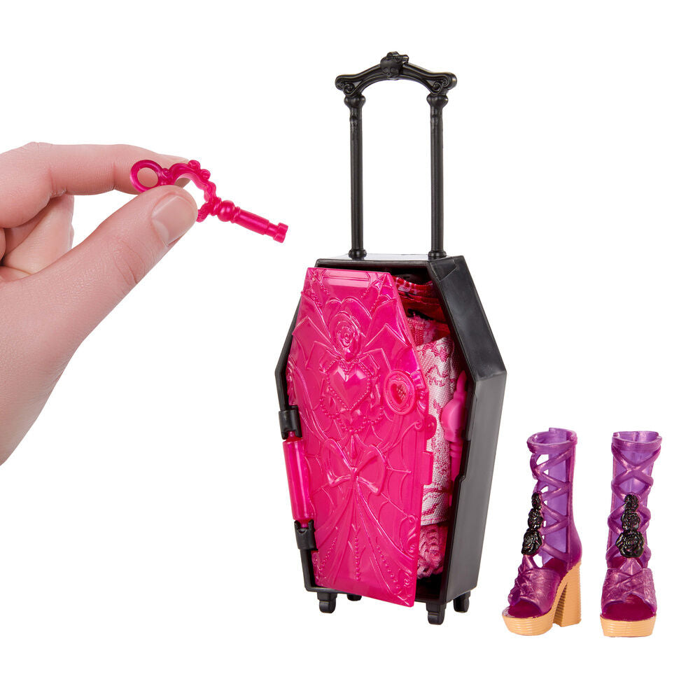 Muñeca Draculaura Monster High junto a su estuche de viaje rosa - 4