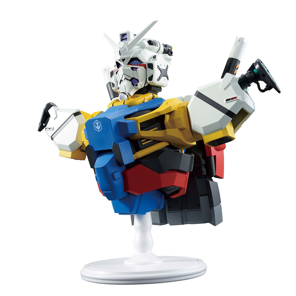 Figura Ichibansho White Gundam GQuuuuuuX de Banpresto sobre base blanca - 2