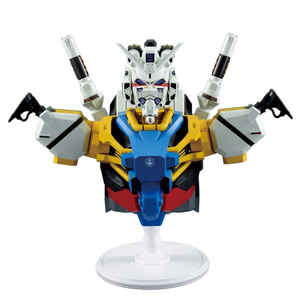 Figura Ichibansho White Gundam GQuuuuuuX de Banpresto sobre base blanca
