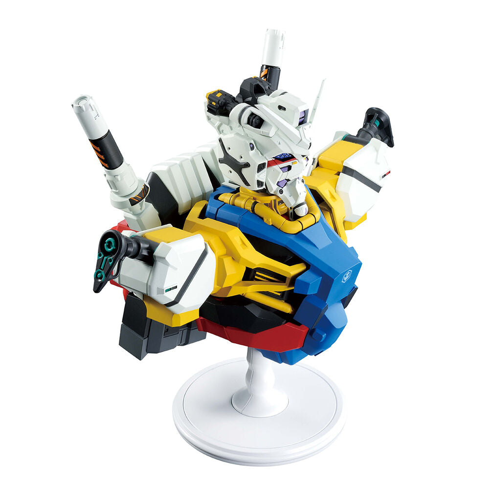 Figura Ichibansho White Gundam GQuuuuuuX de Banpresto sobre base blanca - 3