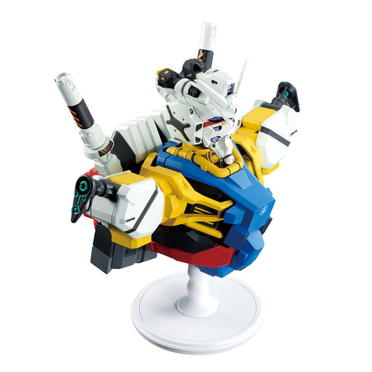 Figura Ichibansho White Gundam GQuuuuuuX de Banpresto sobre base blanca - 3