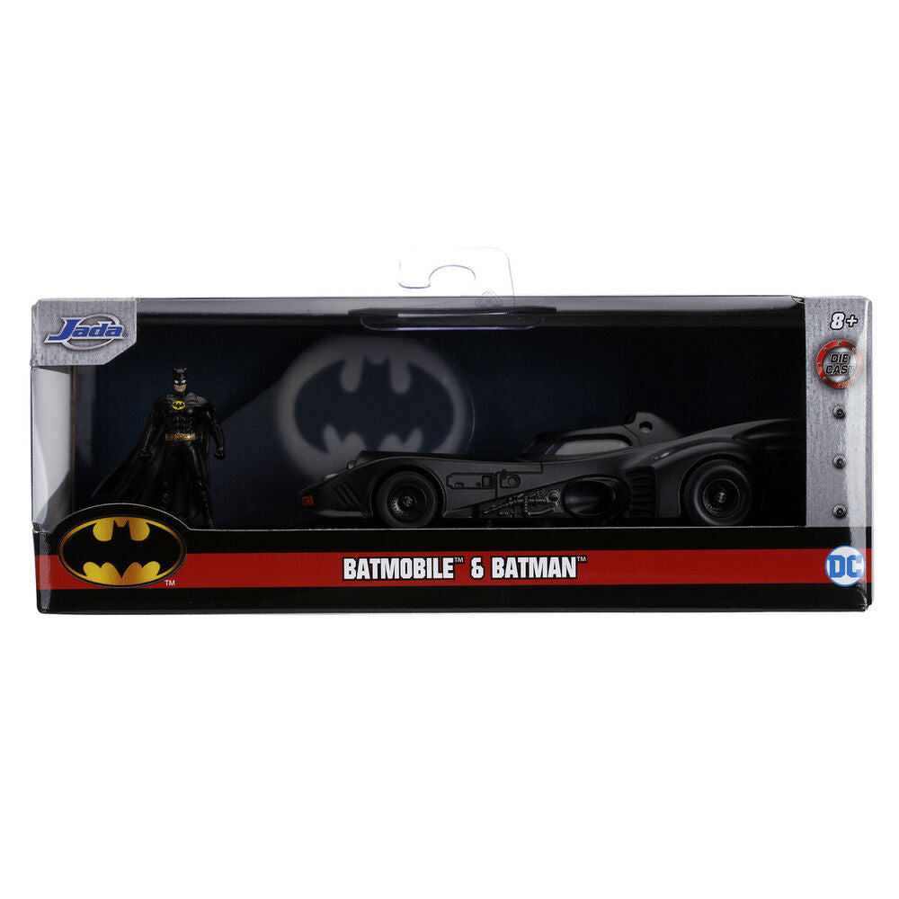 Figura de Batman junto al Batmóvil negro de 1989 a escala 1:32 - 2