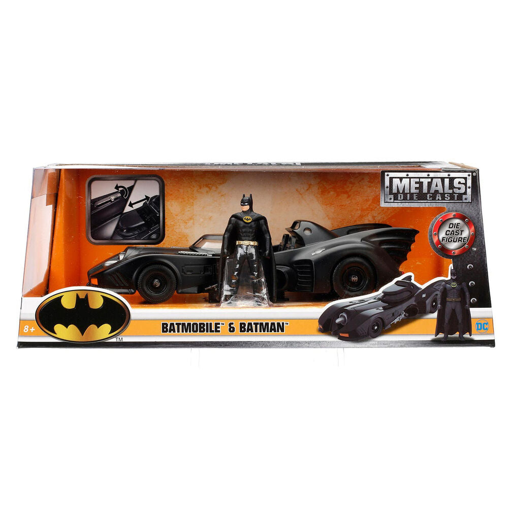Figura de Batman junto a un Batmóvil negro a escala 1:24 - 2