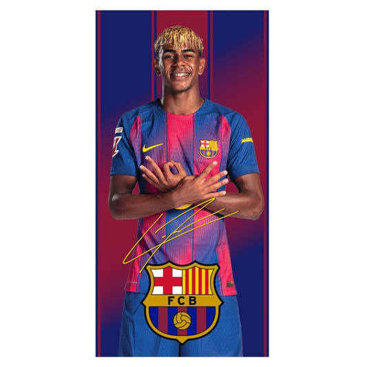 Toalla de Lamine Yamal con el escudo del FC Barcelona