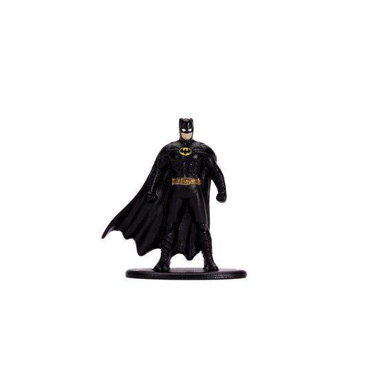 Figura de Batman junto al Batmóvil negro de 1989 a escala 1:32 - 4