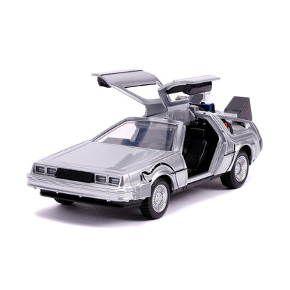 Réplica plateada del DeLorean de Regreso al Futuro II a escala 1:32