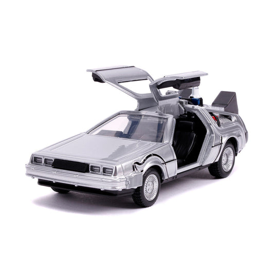 Réplica plateada del DeLorean de Regreso al Futuro II a escala 1:32