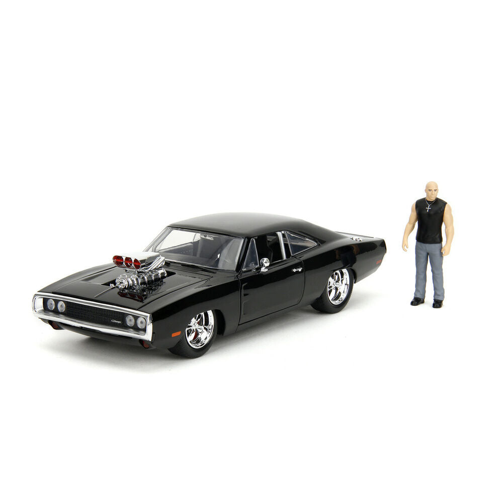 Figura de Dominic Toretto junto a réplica negra del Dodge Charger R/T - 4