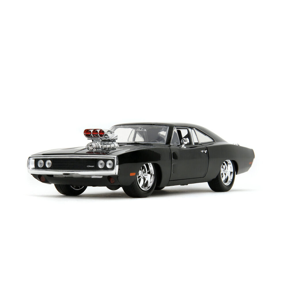 Figura de Dominic Toretto junto a réplica negra del Dodge Charger R/T - 6