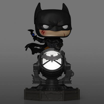 Figura Funko POP! Premium de Batman Arkham Knight sobre una base con la señal del murciélago