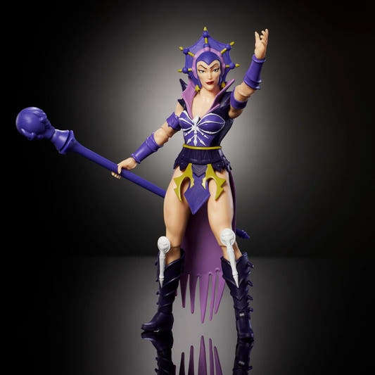Figura articulada Evil-Lyn de Masters of the Universe con báculo morado