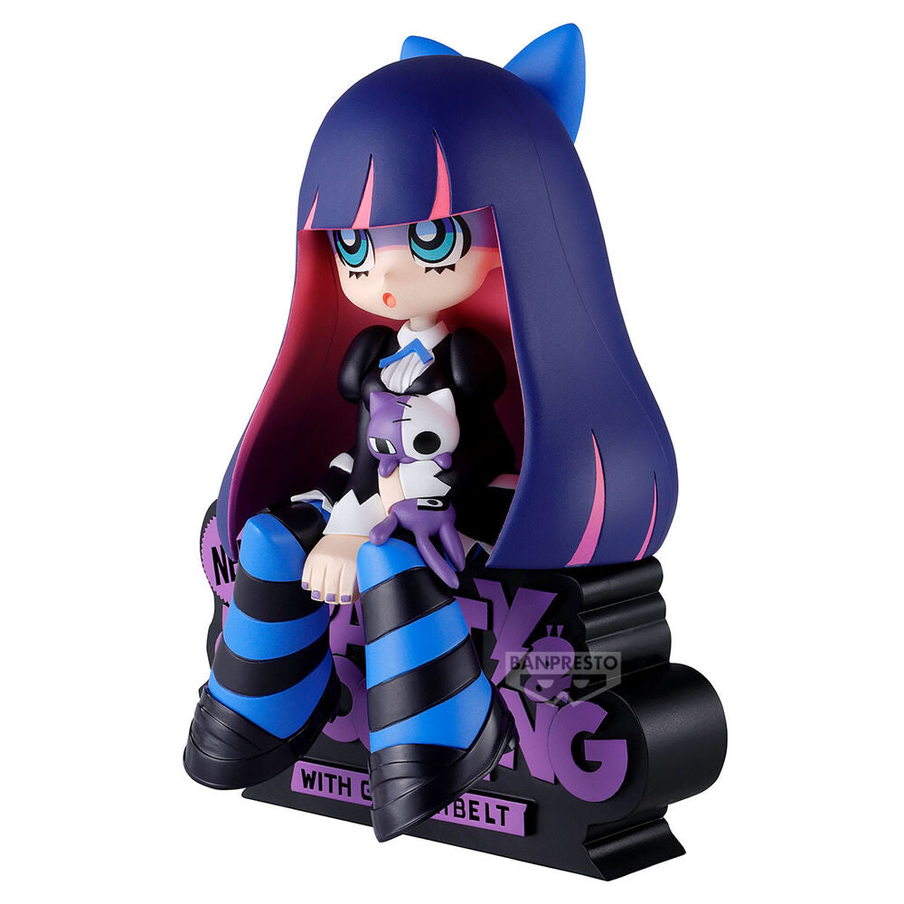 Figura de Stocking sentada con cabello azul y morado y botas a rayas - 2