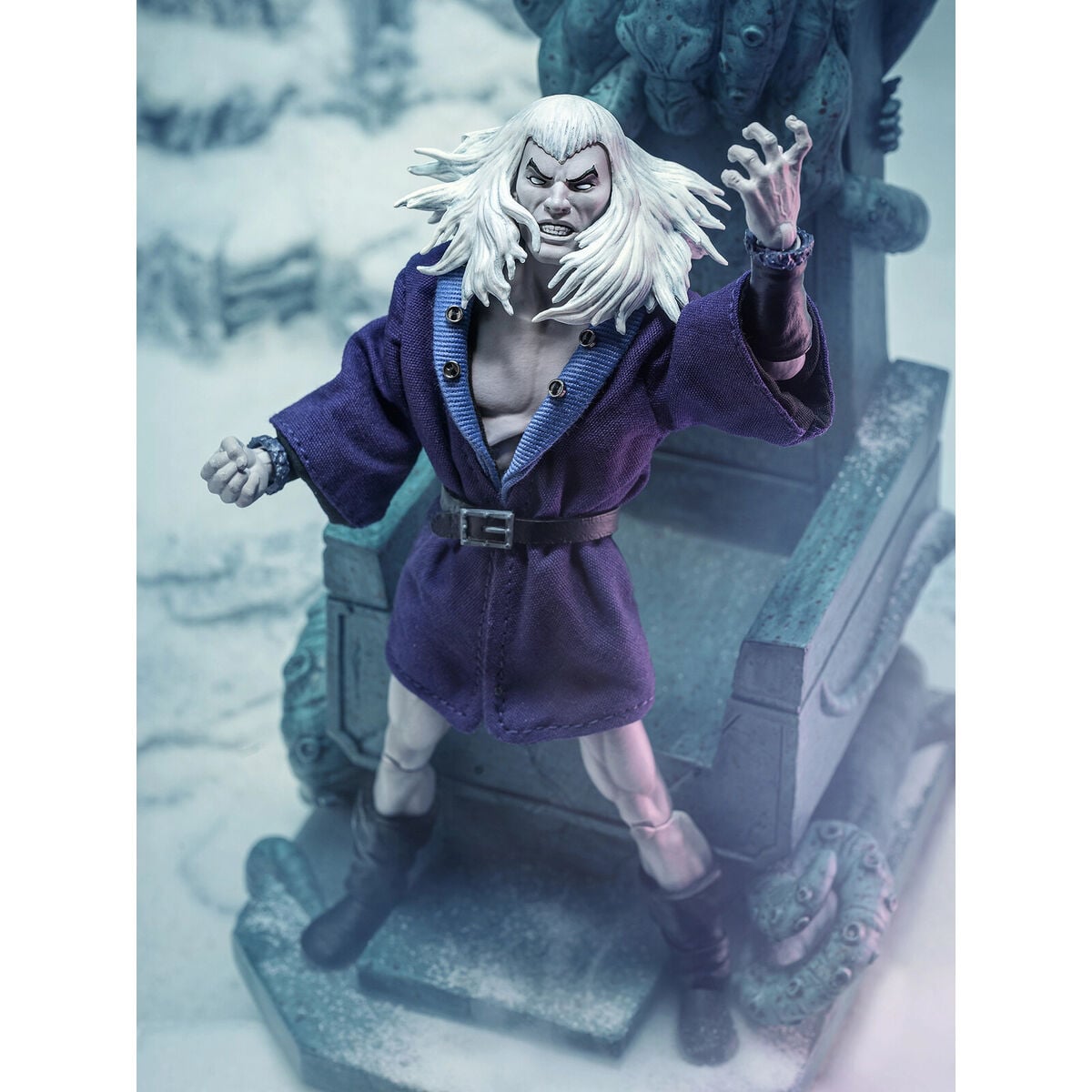 Figura Nekorn de Frazetta Icon sentada en un trono de bestia con espada - 4