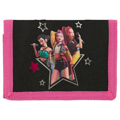 Billetera SAFTA Kpop Demon Hunters rosa y negra con ilustración de guerreras K-pop