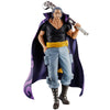 Figura Ichibansho de Benn Beckman de One Piece con capa morada y arma