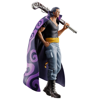 Figura Ichibansho de Benn Beckman de One Piece con capa morada y arma - 2