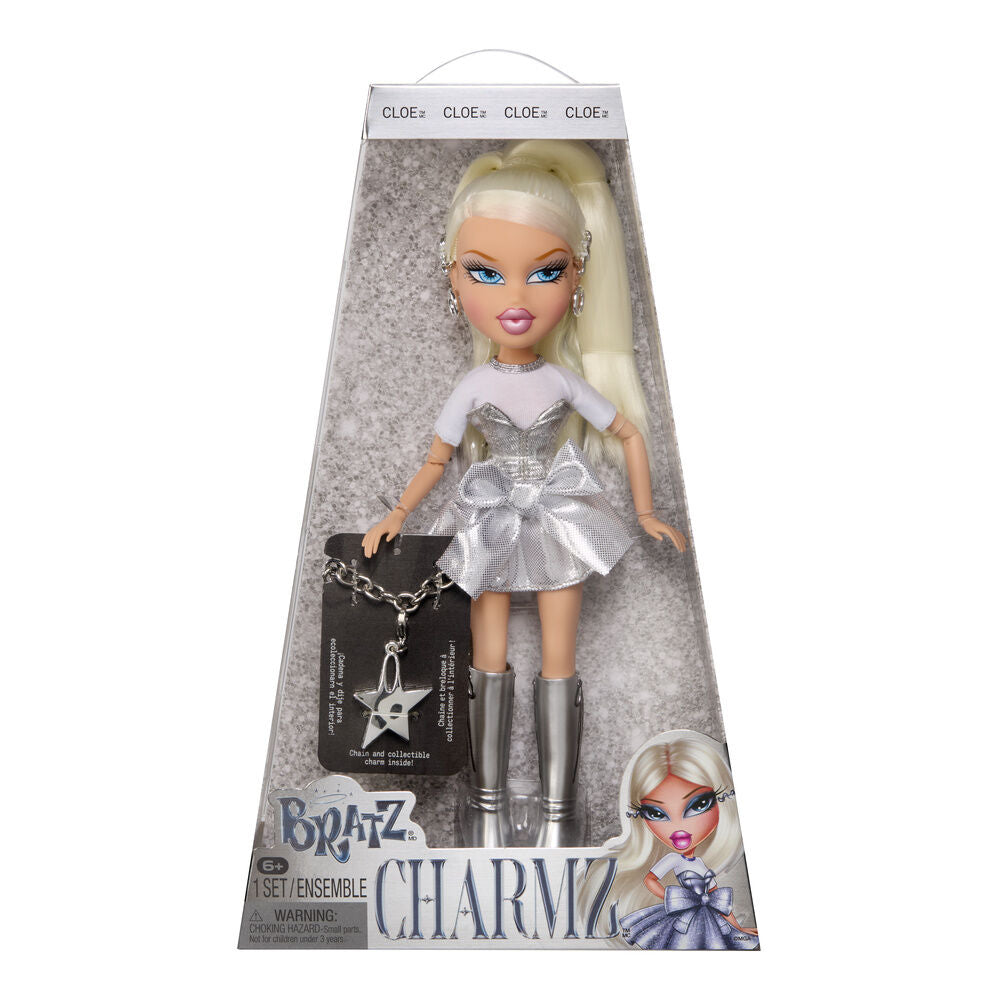 Muñeca Cloe Bratz Charmz Stylin con vestido plateado y charm coleccionable
