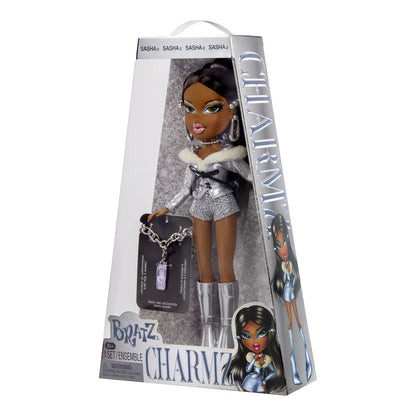 Muñeca Sasha Bratz Stylin con conjunto plateado y charm del 25 aniversario - 4