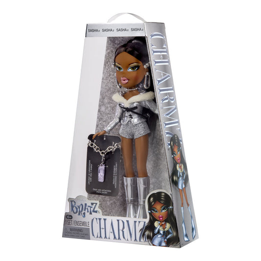 Muñeca Sasha Bratz Stylin con conjunto plateado y charm del 25 aniversario - 4