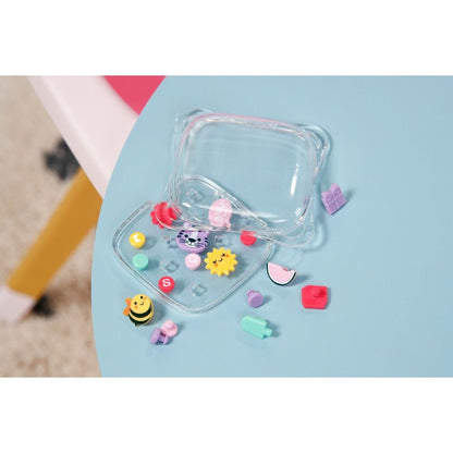 Babero morado Baby Born con pins decorativos - 5