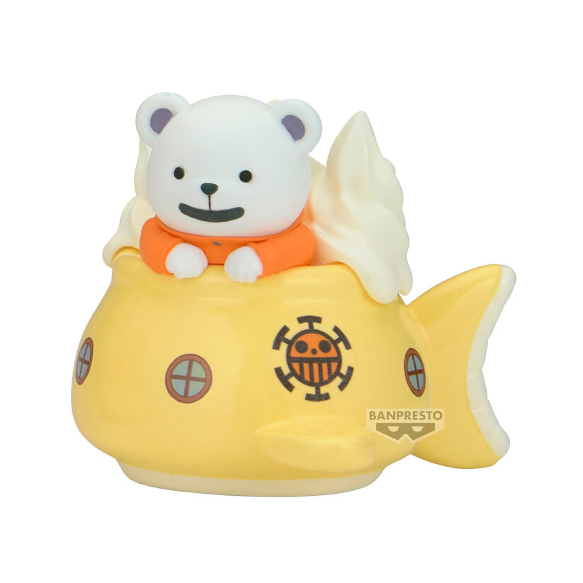 Figura de Bepo de One Piece sobre un submarino amarillo