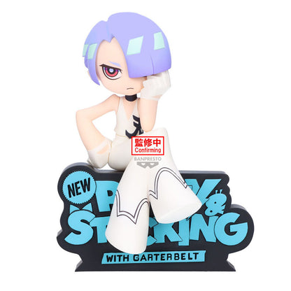 Figura BANPRESTO de New Panty & Stocking con cabello morado y base decorativa