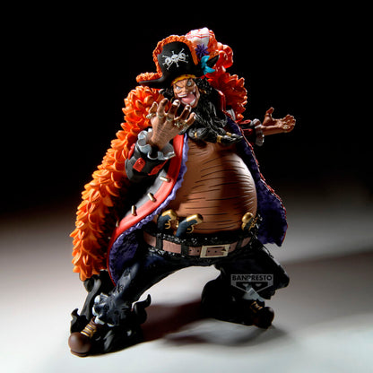 Figura Marshall D. Teach Grandista de One Piece con abrigo naranja y sombrero pirata - 2