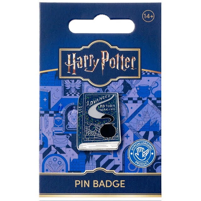 Pin de Harry Potter Advanced Potion Making con forma de libro