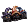 Figura de tres gatos negros con sombreros de bruja