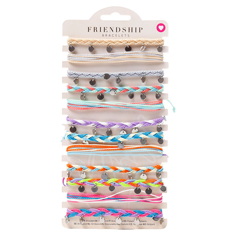 Pulseras boho tejidas y trenzadas con charms metálicos surtidos
