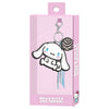Llavero charm de Cinnamoroll Hello Kitty en caja rosa