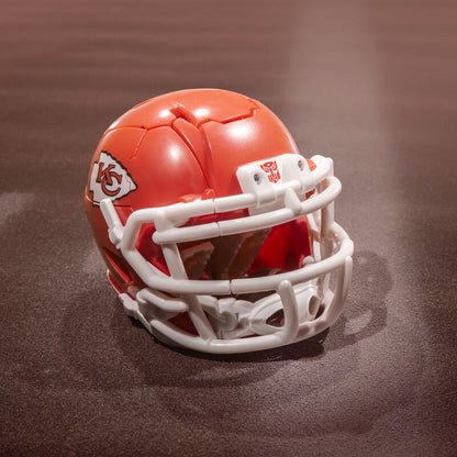 Figura articulada Transformers NFL KC-59 roja con casco de fútbol americano - 7