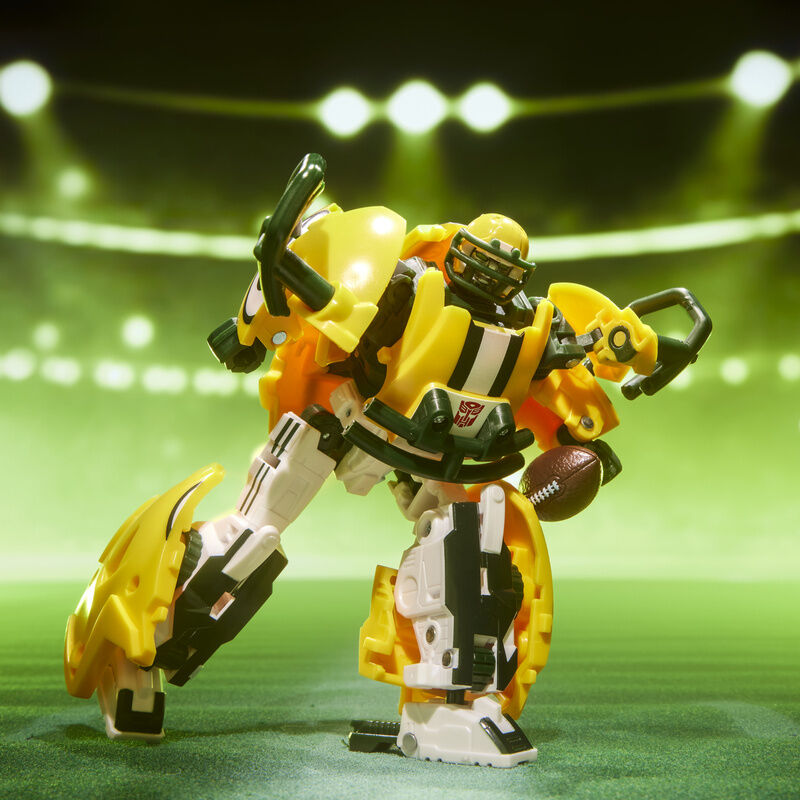 Figura articulada Transformers Tundra Prime con temática NFL - 4