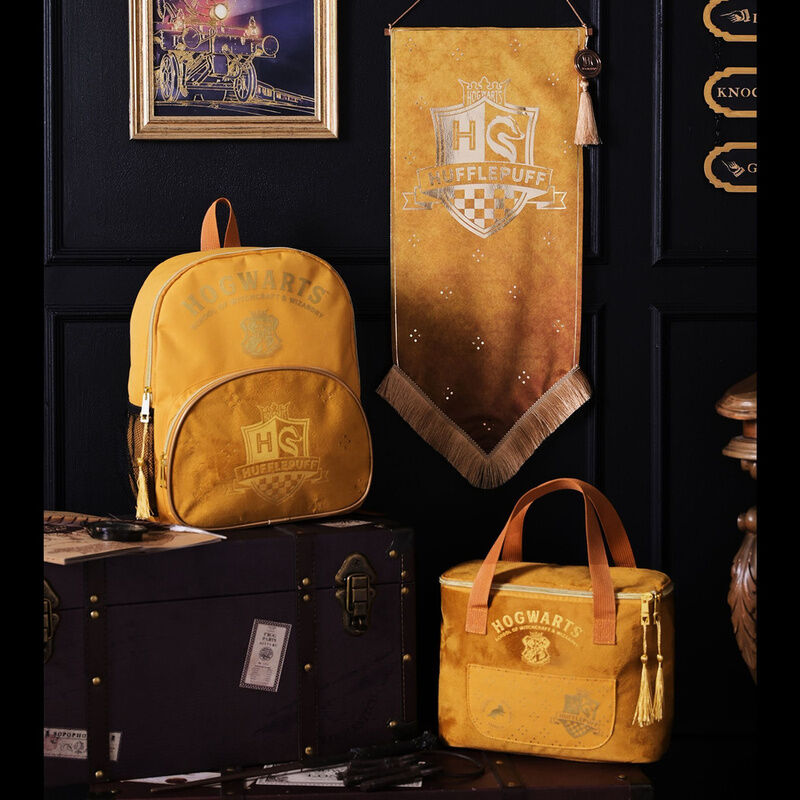 Banderín dorado de Hufflepuff Harry Potter con escudo y borlas - 4