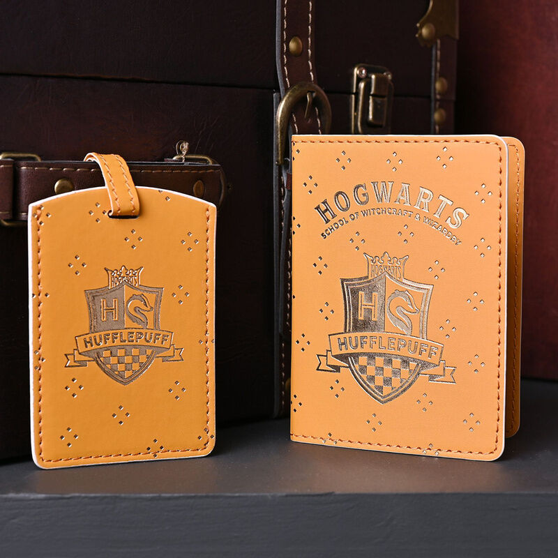 Set Hufflepuff de Harry Potter con portapasaportes y etiqueta de equipaje - 4
