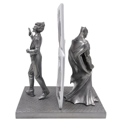 Figura de resina de Joker y Batman de DC Comics con cartas ilustradas - 5