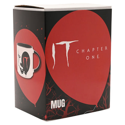 Taza blanca de IT con diseño de Pennywise, globo y asa negra - 5