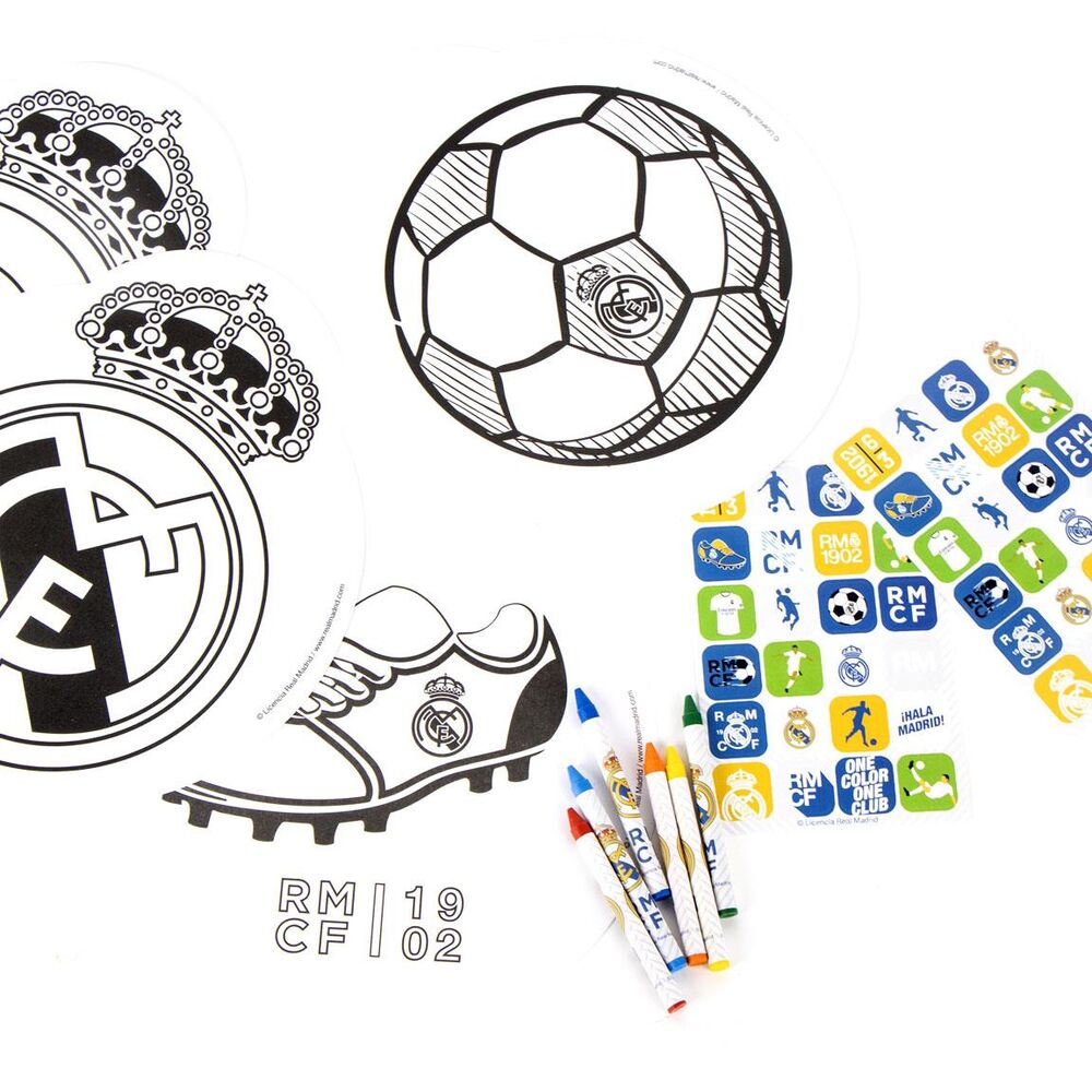 Álbum de actividades coloreable del Real Madrid con escudos y motivos futbolísticos - 2