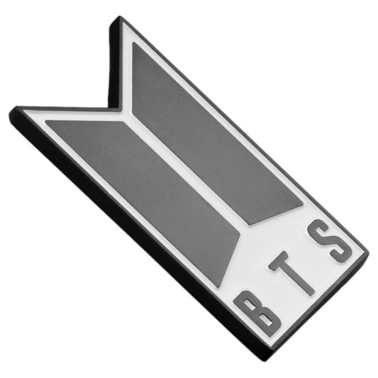 Pin ERIK con logo BTS en blanco y negro - 2