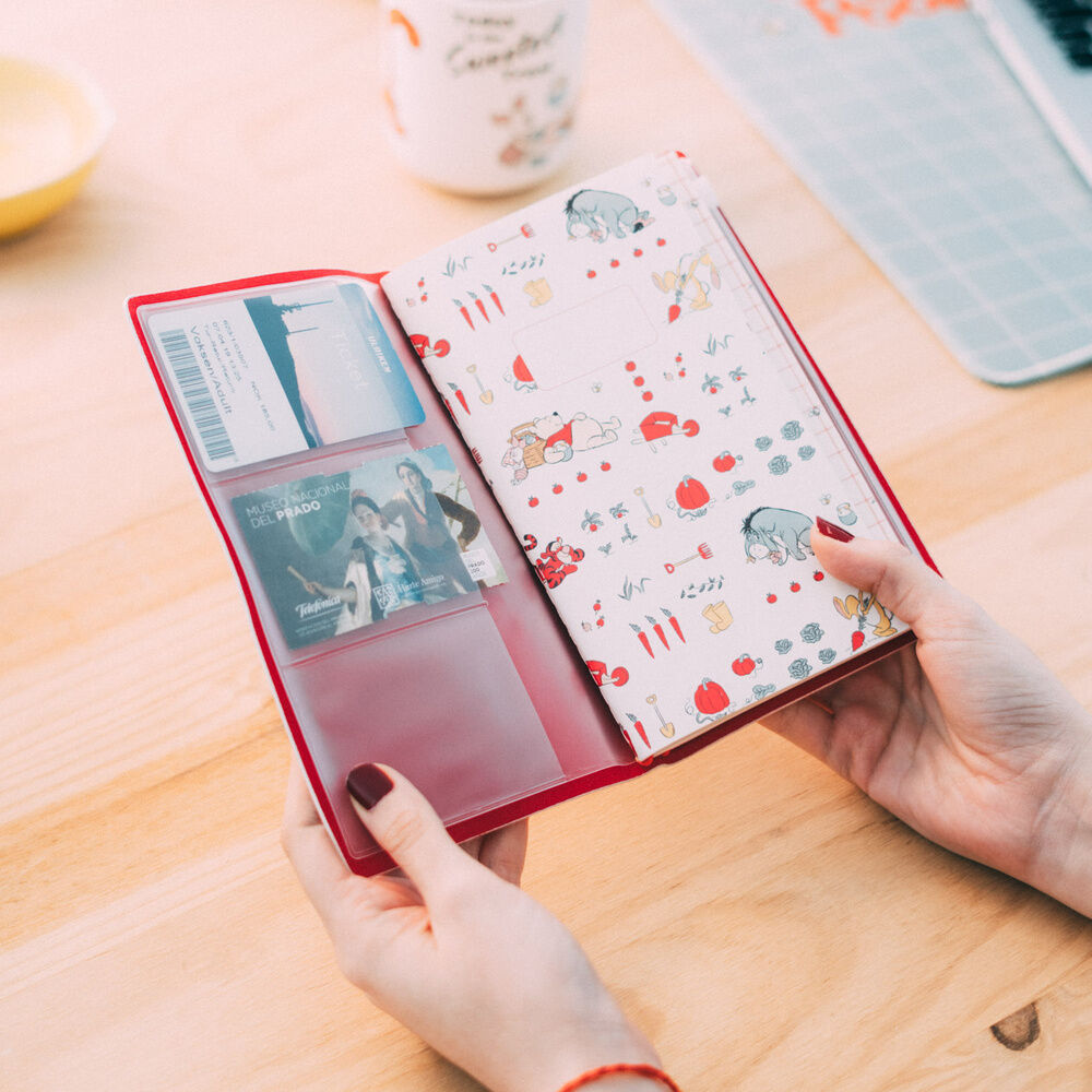 Cuaderno de viaje Winnie the Pooh y Piglet con cierre elástico rojo - 3