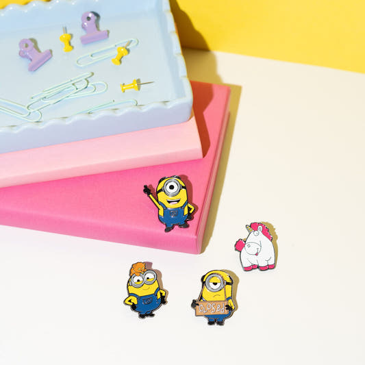 Set de cuatro pins esmaltados de Minions con broche trasero - 3