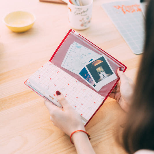 Cuaderno de viaje Winnie the Pooh y Piglet con cierre elástico rojo - 4