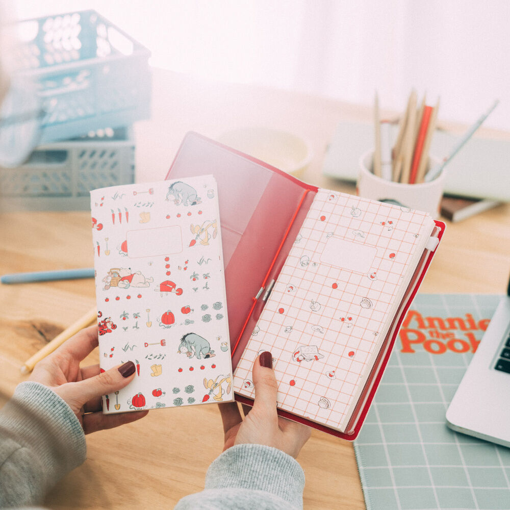 Cuaderno de viaje Winnie the Pooh y Piglet con cierre elástico rojo - 7