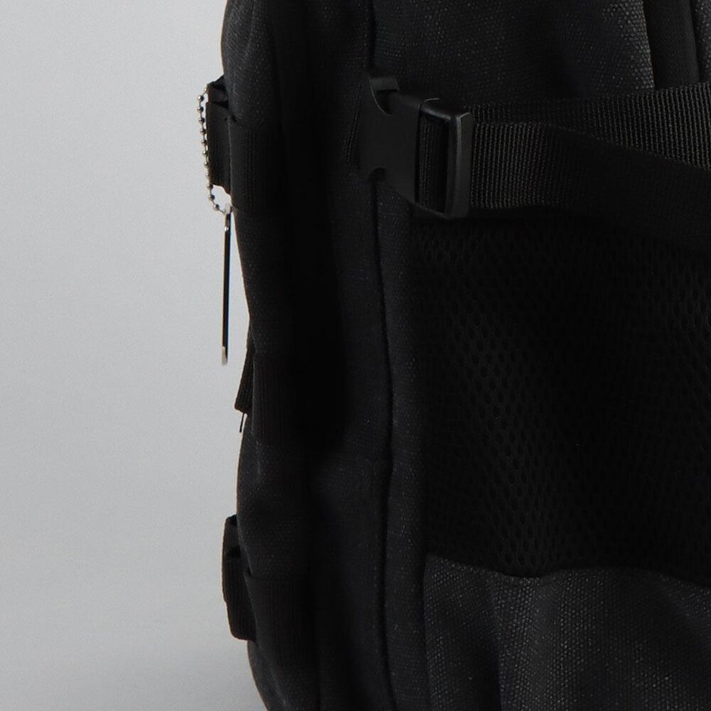 Mochila negra The Punisher Marvel CERDÁ con calavera frontal - 4