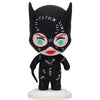 Figura Pokis de Catwoman de Batman DC Comics con traje negro y base blanca
