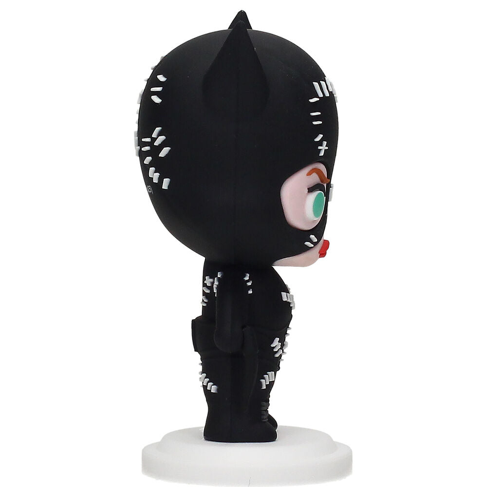 Figura Pokis de Catwoman de Batman DC Comics con traje negro y base blanca - 2