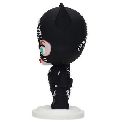 Figura Pokis de Catwoman de Batman DC Comics con traje negro y base blanca - 3